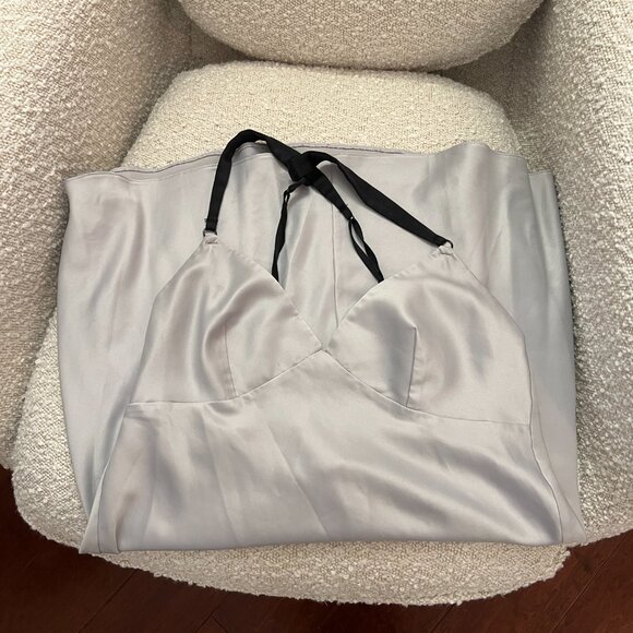Victoria's Secret - Grey Satin Nightgown - Crossed Straps - STUNNING! - Size S - Picture 3 of 3